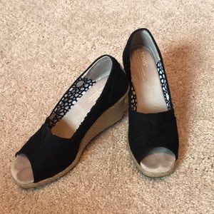 Toms super cute black sandal